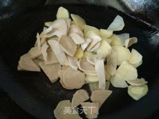 土豆片炒面筋的做法步骤：6
