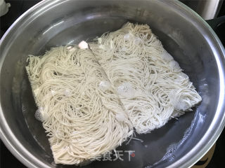 鸡蛋面披萨的做法步骤：1