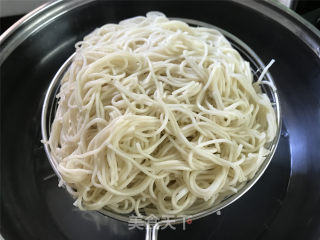 鸡蛋面披萨的做法步骤：2