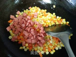 火腿肠胡萝卜炒玉米的做法步骤：5