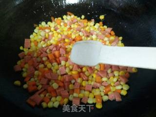 火腿肠胡萝卜炒玉米的做法步骤：7