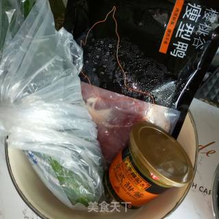 酱爆鸭腿肉的做法步骤：1