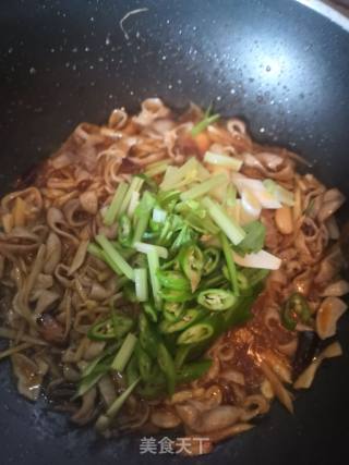 爆炒子姜肥肠的做法步骤：11