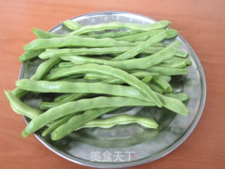 榛蘑烧豆角的做法步骤：2