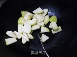 土豆茄子炒青椒的做法步骤：2
