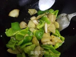 土豆茄子炒青椒的做法步骤：6