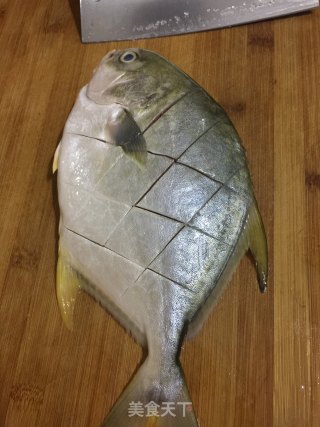 香煎小金鲳鱼的做法步骤：1