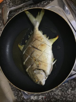 香煎小金鲳鱼的做法步骤：3