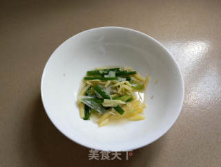 红烧鲳鱼的做法步骤：1