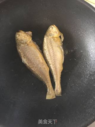 红烧黄鱼的做法步骤：3