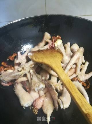 姬松茸鸡脚的做法步骤：3