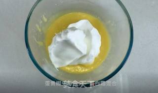 最柔软的北海道戚风蛋糕的做法步骤：5