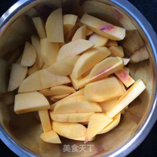 黄桃罐头的做法步骤：3