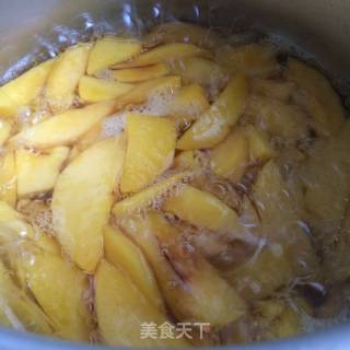 黄桃罐头的做法步骤：6