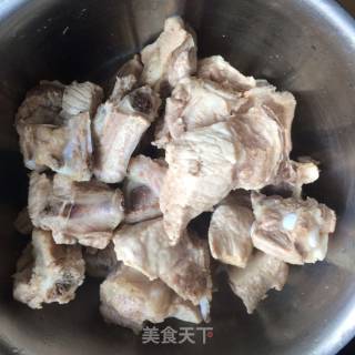 茭白排骨汤的做法步骤：2