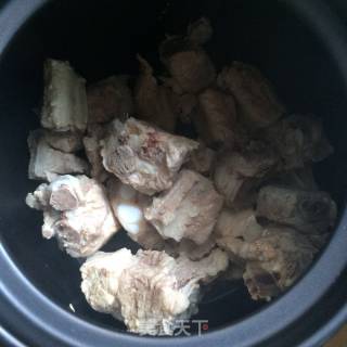 茭白排骨汤的做法步骤：4