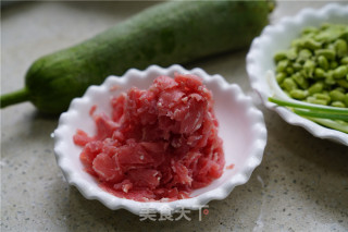 脆牛肉丝瓜毛豆的做法步骤：1