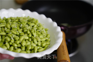 脆牛肉丝瓜毛豆的做法步骤：2