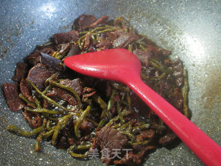 带豆烧牛肉的做法步骤：11