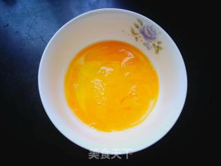 鸡蛋炝锅面的做法步骤：2