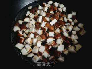 下饭菜:小米椒炒香菇丁的做法步骤：3