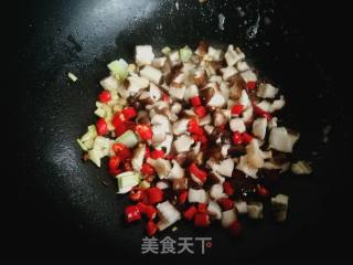 下饭菜:小米椒炒香菇丁的做法步骤：5