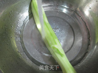 榨菜丝夜开花刀削面的做法步骤：2