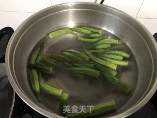 拌秋葵的做法步骤：2