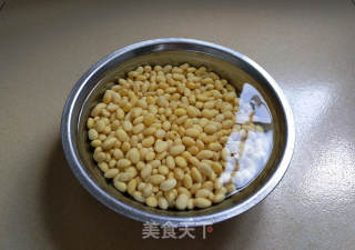 黄豆焖鸭的做法步骤：1