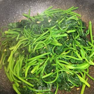 蒜蓉炝炒地瓜叶的做法步骤：4