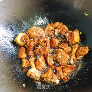 毛豆烧鸭腿的做法步骤：4