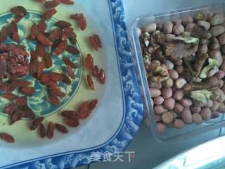 酸汤鸡煲的做法步骤：4