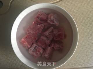 萝卜排骨汤的做法步骤：1