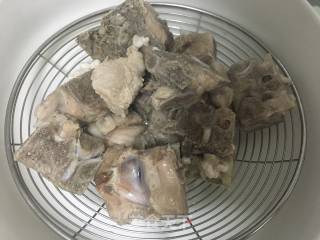 萝卜排骨汤的做法步骤：3
