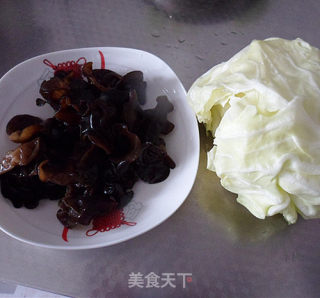 下饭菜——手撕木耳洋白菜的做法步骤：1