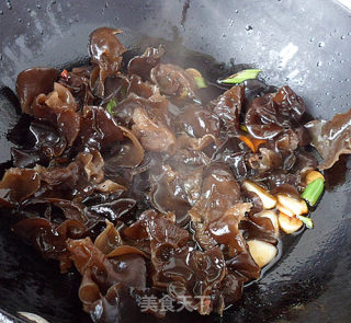 下饭菜——手撕木耳洋白菜的做法步骤：5
