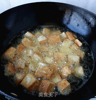 下饭菜——鹌鹑蛋豆腐小炖肉的做法步骤：4