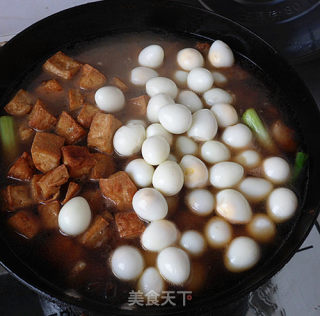 下饭菜——鹌鹑蛋豆腐小炖肉的做法步骤：8
