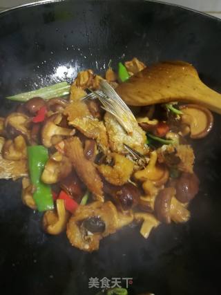 香菇烧鱼的做法步骤：5