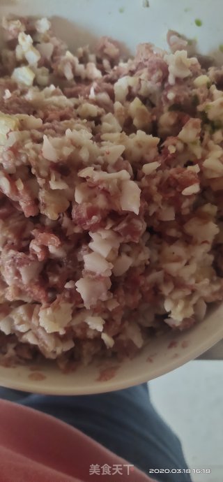 青菜肉馅饺子的做法步骤：1