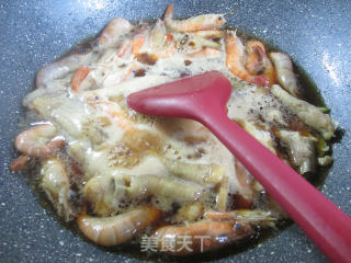鸡爪烧大头虾的做法步骤：9