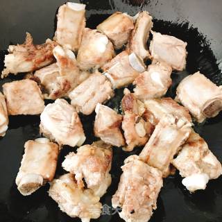 豇豆炒排骨的做法步骤：3