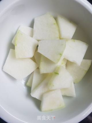 冬瓜肉丸汤的做法步骤：2