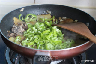 尖椒肥牛炒土豆片的做法步骤：9