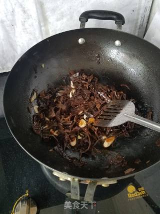 木耳鸡蛋炸酱面的做法步骤：4