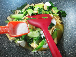 咸鸭蛋腐竹炒青菜的做法步骤：6