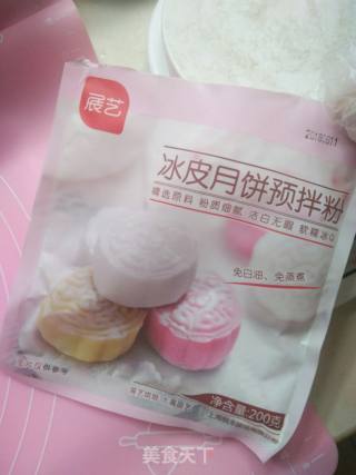 冰皮月饼的做法步骤：1