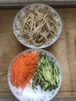 凉拌豆腐丝的做法步骤：2