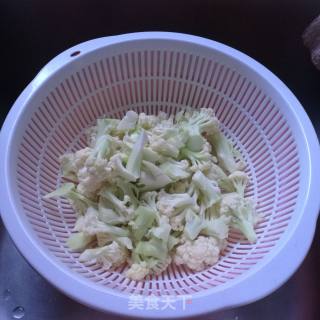 干锅花菜的做法步骤：1