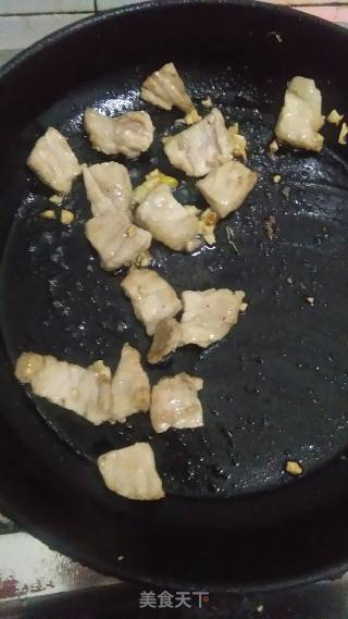 苹果炒肉的做法步骤：4
